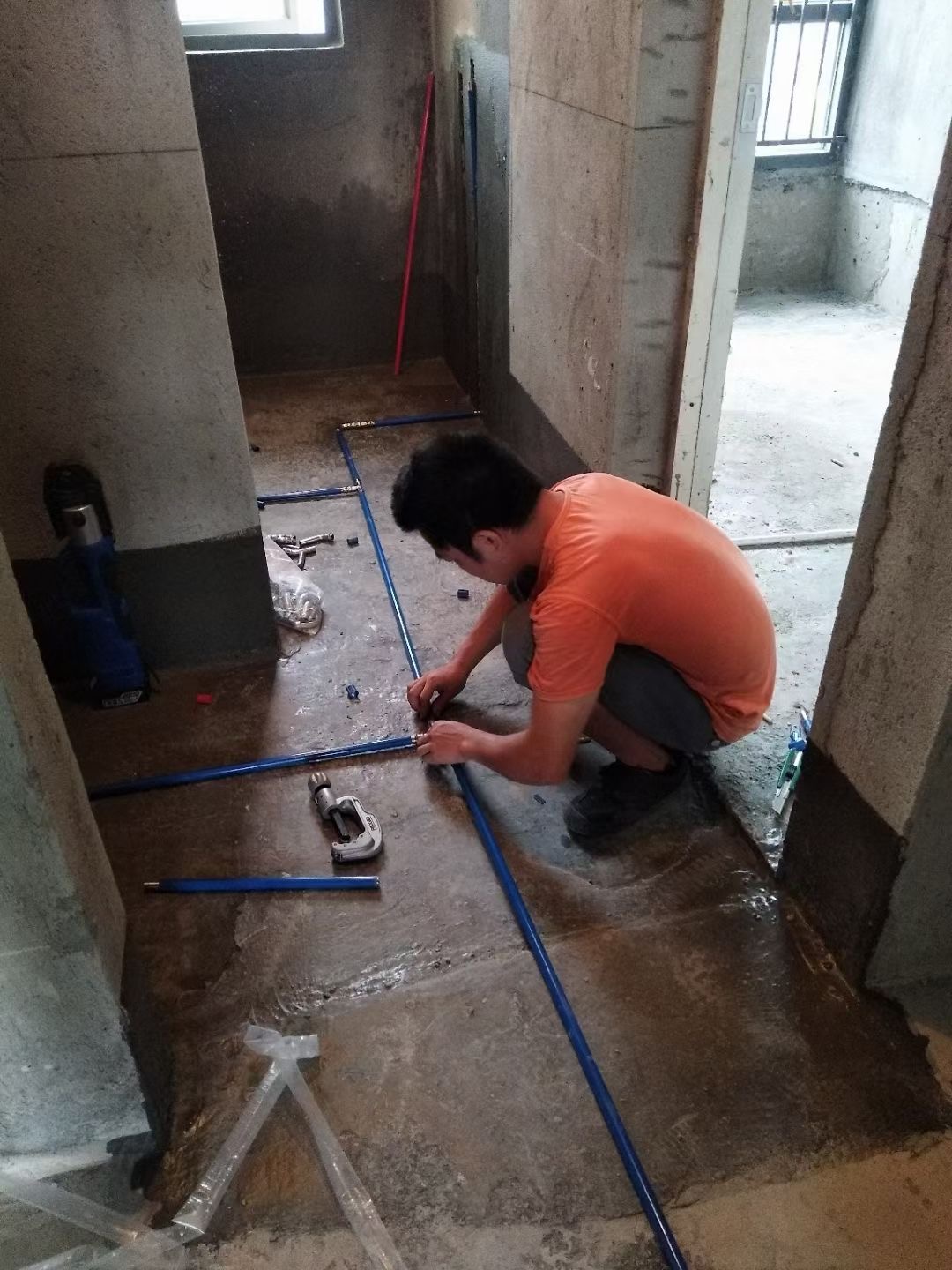 午夜在线观看网站牌覆塑午夜福利视频免费观看热水管安装现场.jpg