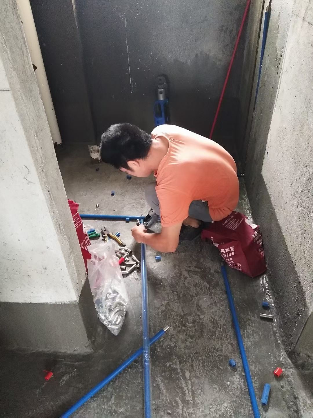 午夜在线观看网站牌覆塑午夜福利视频免费观看自来水管安装现场.jpg